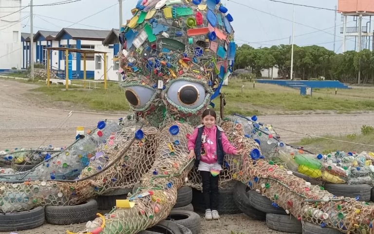 PULPO RENACIDO, MIRANDO AL BASURAL DE CIELO ABIERTO A DISPOSICION DE VISITAS.