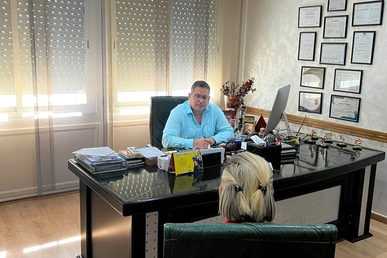 Pr el hamaoui en consultation addictologie dans son cabinet