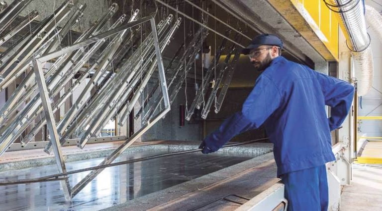 Aplicación de un recubrimiento de zinc y cromo para mejorar la resistencia a la corrosión  