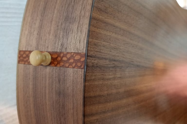 Vihuela in Walnut