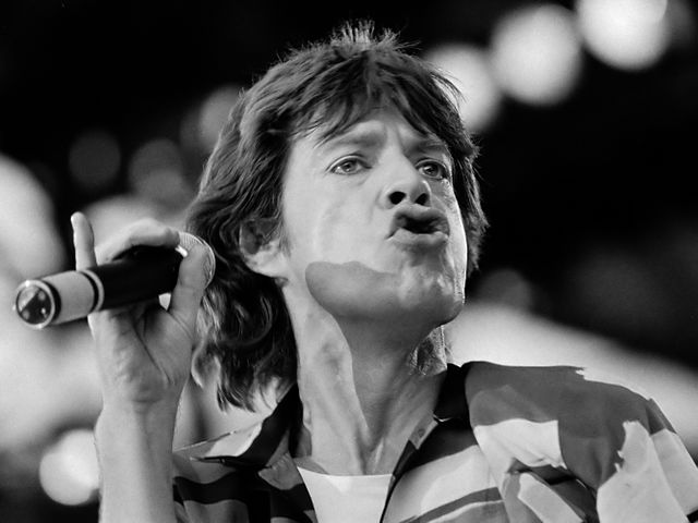 mick jagger con il microfono
