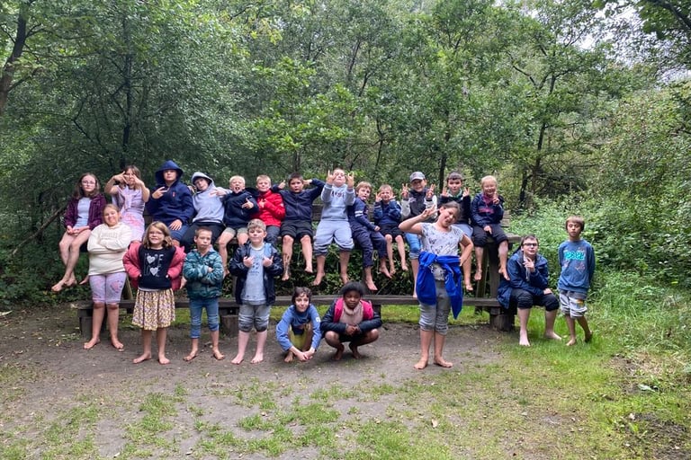 Photo de groupe lors de la sortie sentier pieds-nus