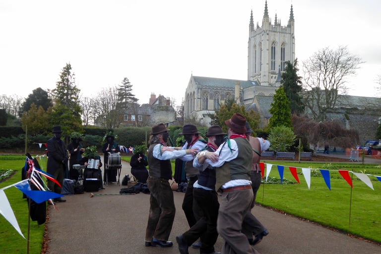Bury-St-Edmunds-Cathedral-Gardens-2016