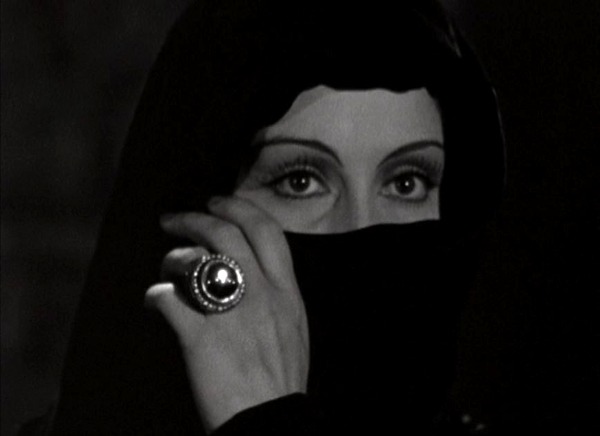 Gloria Holden as Dracula's Daughter