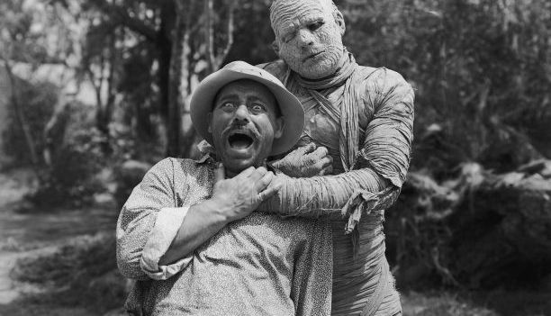 Lon Chaney as the Mummy claims another victim