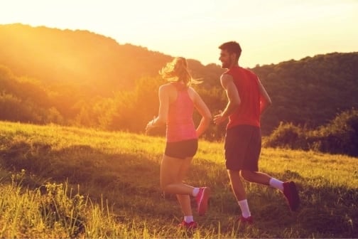 Deux coureurs évoquant les problématiques liés à la santé