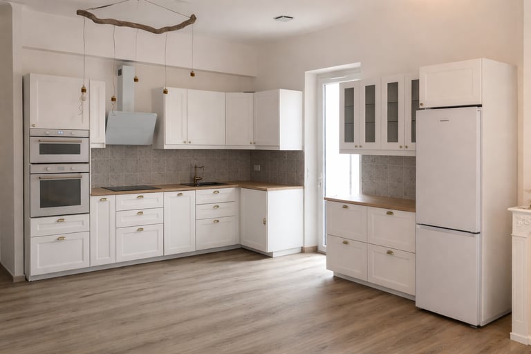 Pose d'une cuisine équipée ouverte sur le séjour, avec crédence en carreaux de ciment