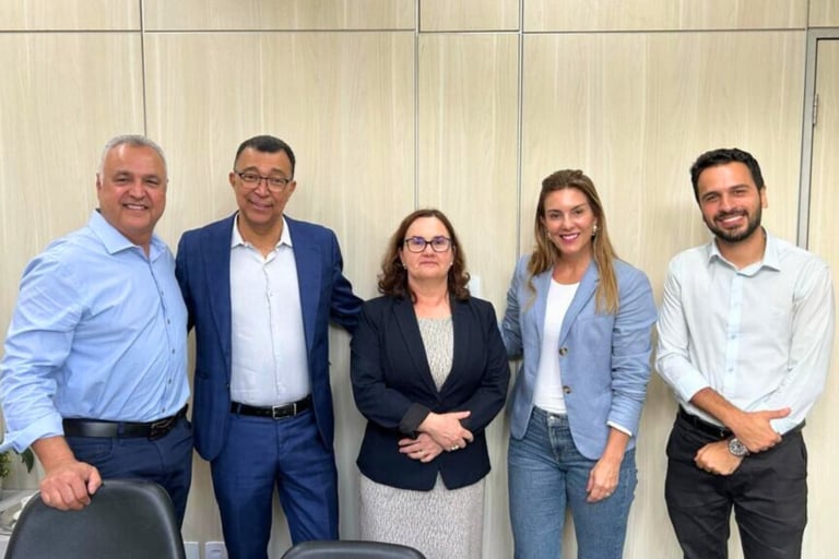 Diretores da ANAJURE em visita à Vereadora Flávia Borja.