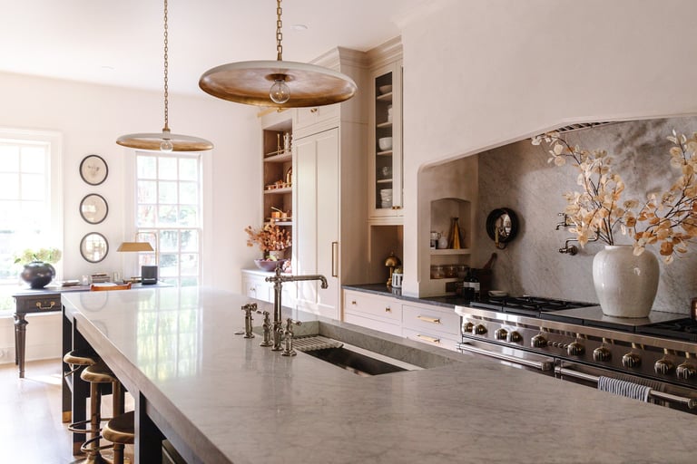 تركيب رخام في قطر: دليل شامل لرخام المطابخ والحمامات والأرضيات