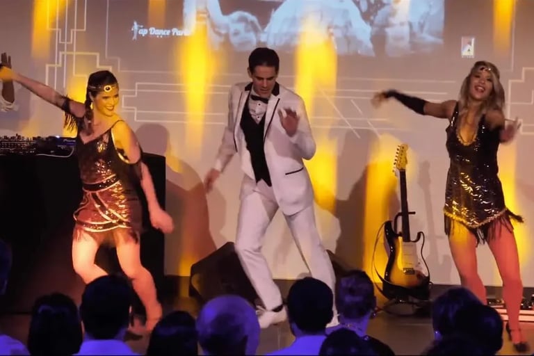 Danseurs de claquettes de Tap Dance Paris en costume Charleston années 20 lors d'un événement privé