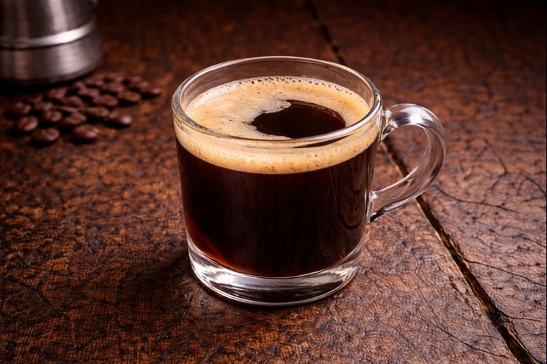 Caffè Americano servido quente com expresso