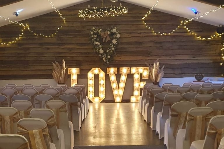 wedding at dint hill tenbury wells with tykie time entertainment