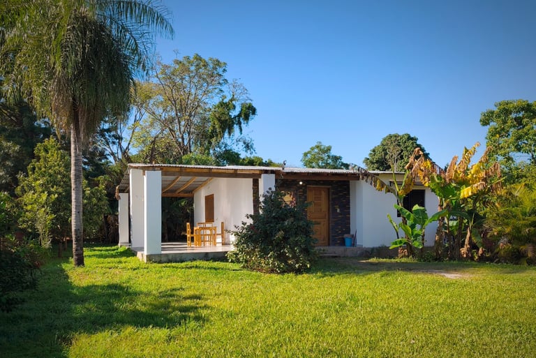 Haus zur Miete in Mbocayaty, Paraguay – möbliert, zentral gelegen & mit Garten