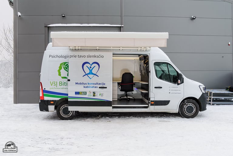 Mobilus Kabinetas Ant Ratų. Automobilio konversija.