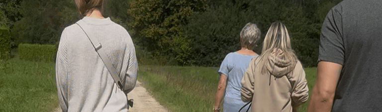 Social Walk Gruppe beim entspannten Spaziergang in Frickenhausen