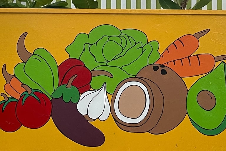 Peinture décorative représentant des légumes Guadeloupéens, crèche