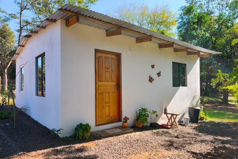 Möbliertes Haus auf umzäuntem Grundstück in Mbocayaty zu vermieten