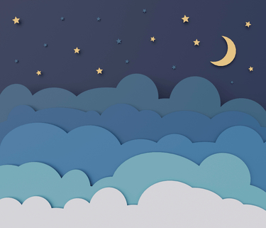 image de nuages la nuit avec des étoiles et la Lune