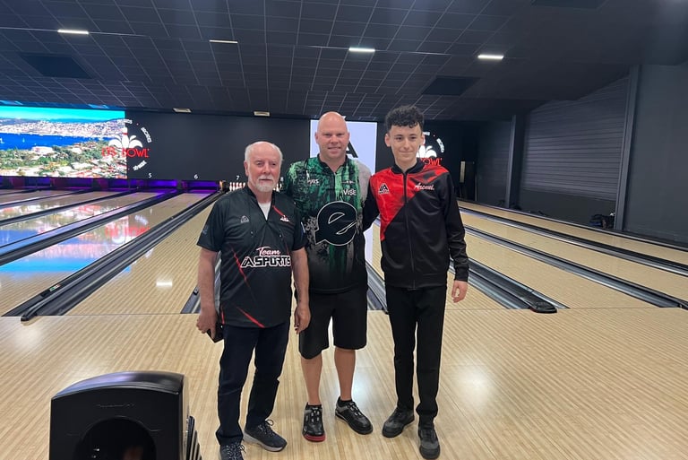 2 Membres du BC houdan avec Tommy Jones