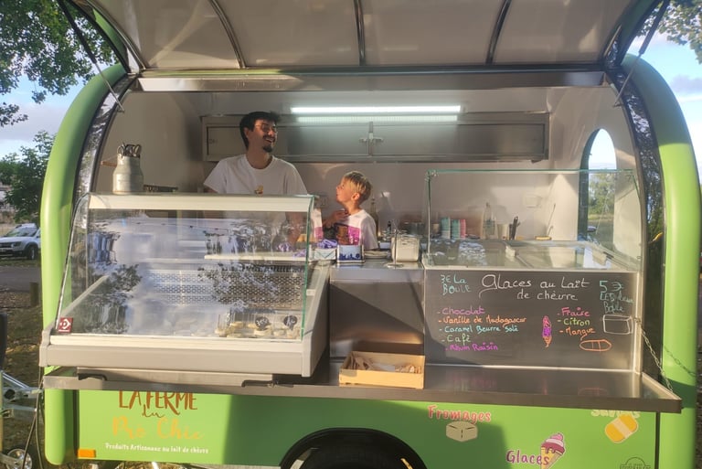 notre roulotte que vous trouverez sur les marchés