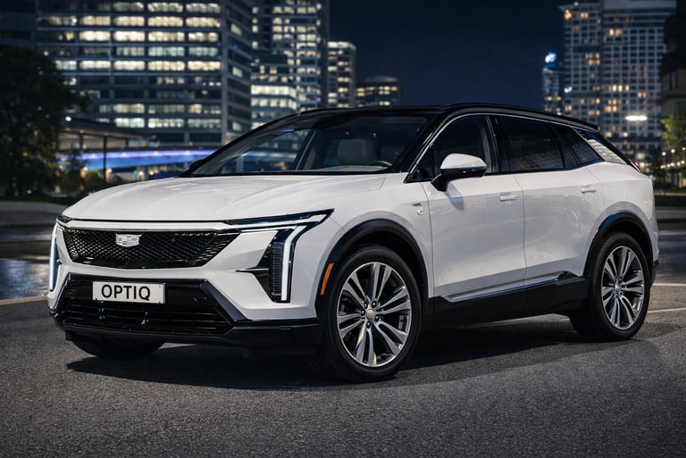 Cadillac Optiq SUV elétrico de luxo da Cadillac em cenário urbano noturno