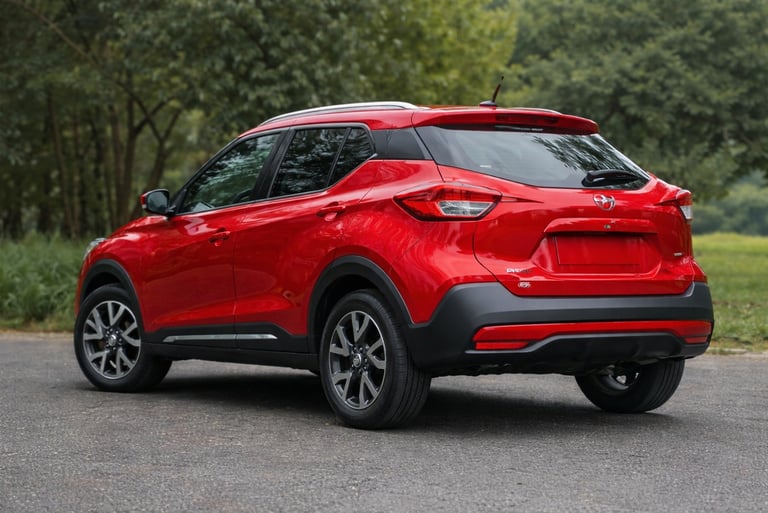 Nissan Kicks 2018 usado vermelho mostrando traseira e design do SUV compacto