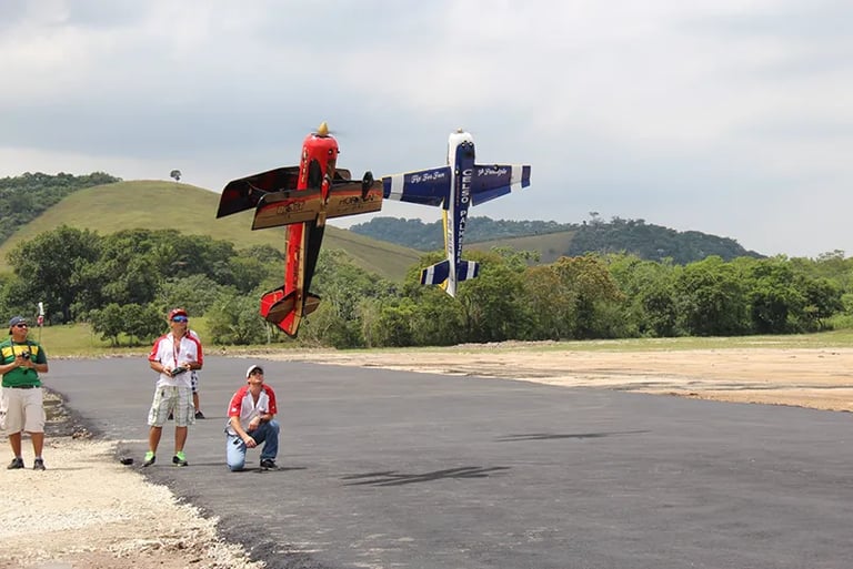 aviões na antiga pista-3