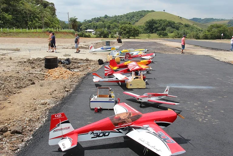 aviões na antiga pista-1