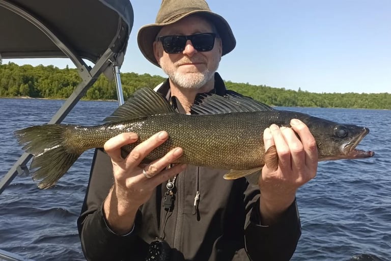 Walleye fishing in Outaouais with fishing guide