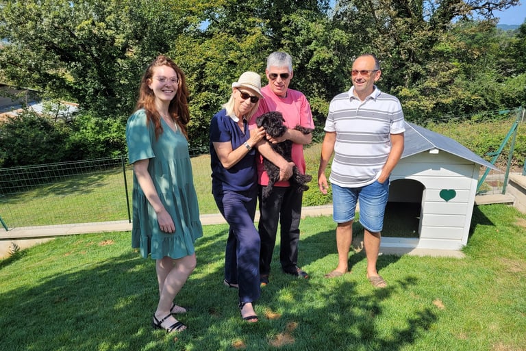 Vador, sa famille et son éleveur