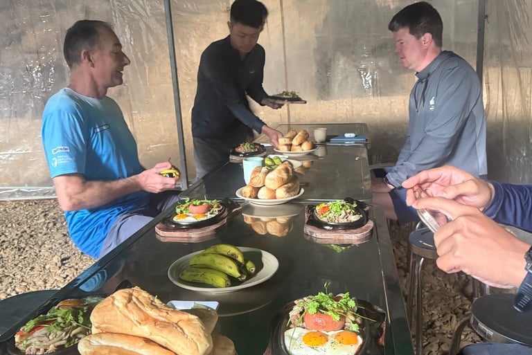 Breakfast in Hang En cave, ke bang national park Vietnam