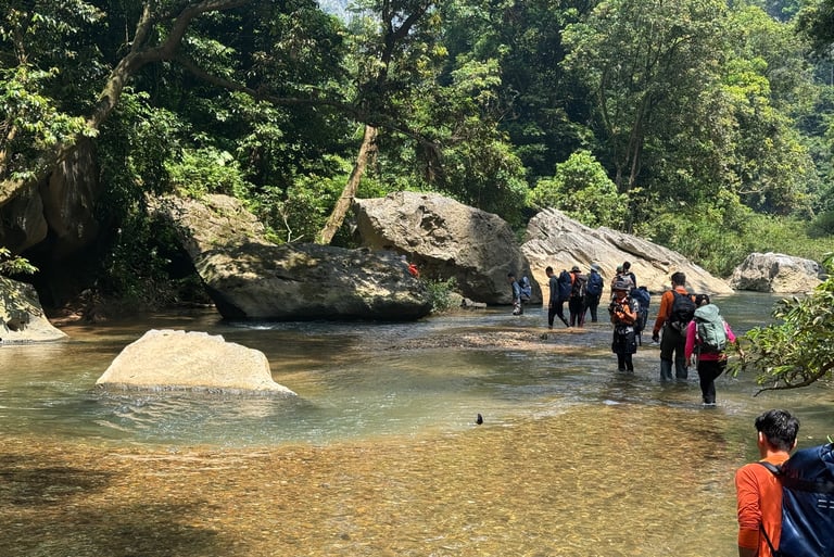 jungle trek from Hang En to Son Doong caves