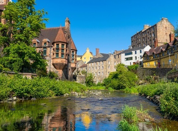 edinburgh city view from a creek