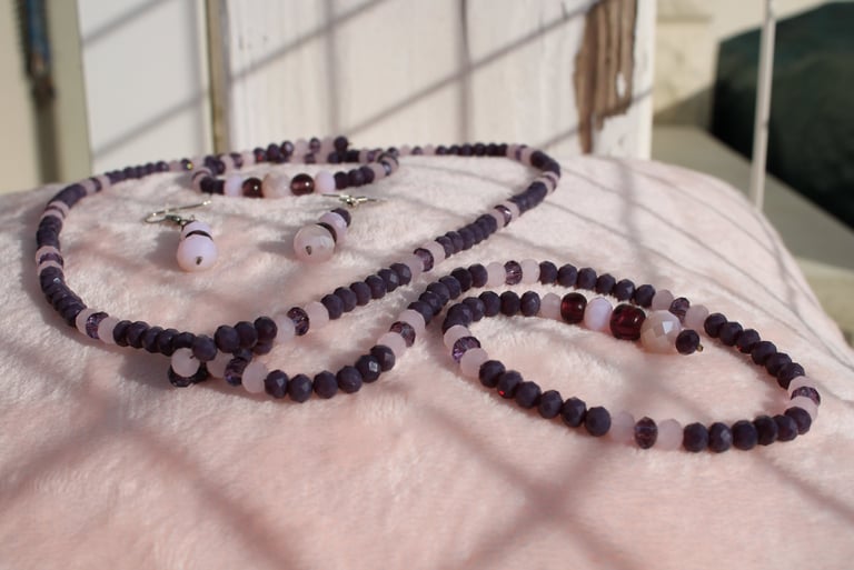 une parure femme collier + bracelet + boucles d'oreille