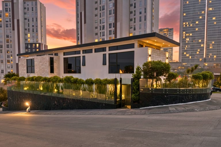 Casa en Venta en Bosque Real Las Plazas con 3 recámaras