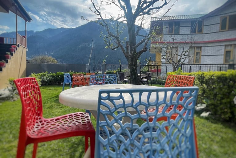 private cottage in Manali garden view for family stay