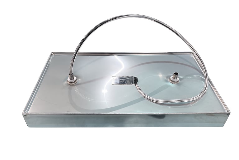 不鏽鋼超音波震盪子模組，內含換能器與震盪面設計，可安裝於清洗槽底部或側邊，用於輸出高頻能量並產生穩定空化作用，適用多槽式與大型超音波清洗設備。