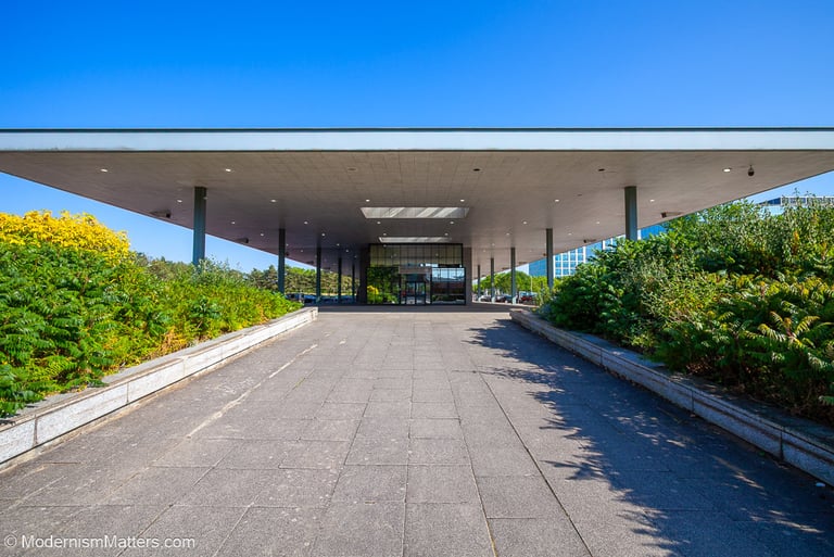 Former bus station ● Milton Keynes, UK ● Derek Yeadon - Milton Keynes Development Corporation ● 1982-1983