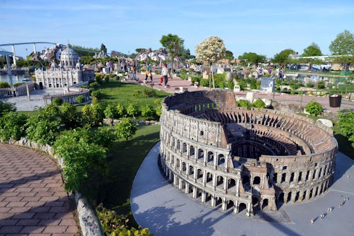 Italia in miniatura, colosseo romano