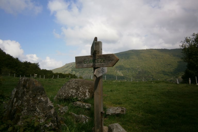 Carrefour prés du Clou - Thiezac