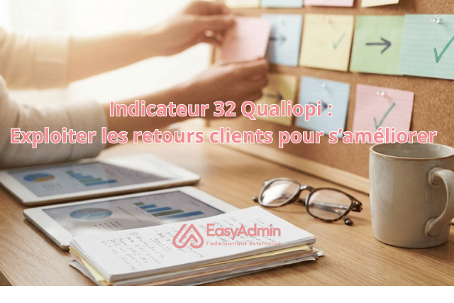 photo d'un bureau avec des papiers posés dessus