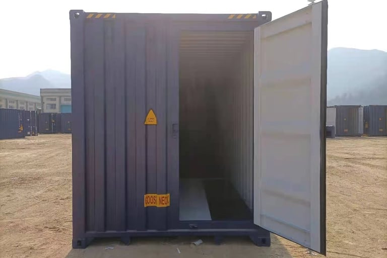 40'HC DD shipping container with doors open