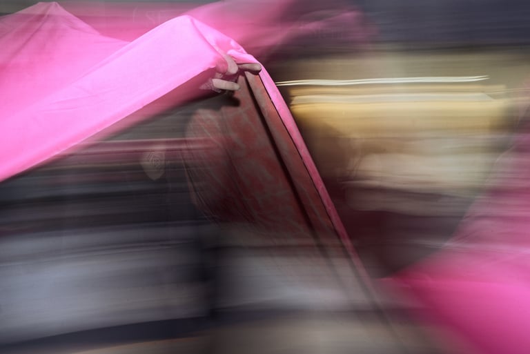 Performance VIA de Pedro Romero (@theromeroproject), acción performativa nocturna en espacio urbano