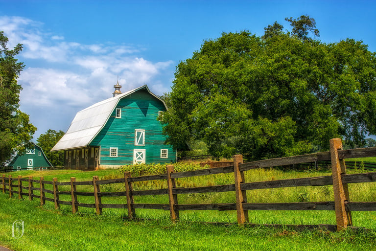 Photo of green barn in VA