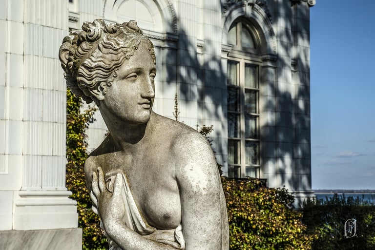 Photo of garden statue of woman