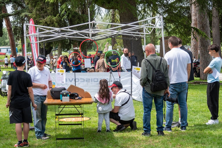 Soci di Drone Pilots Team per il battesimo di volo col drone - Torri in Rosso 2025 - Vescovìo Torri in Sabina (RI)