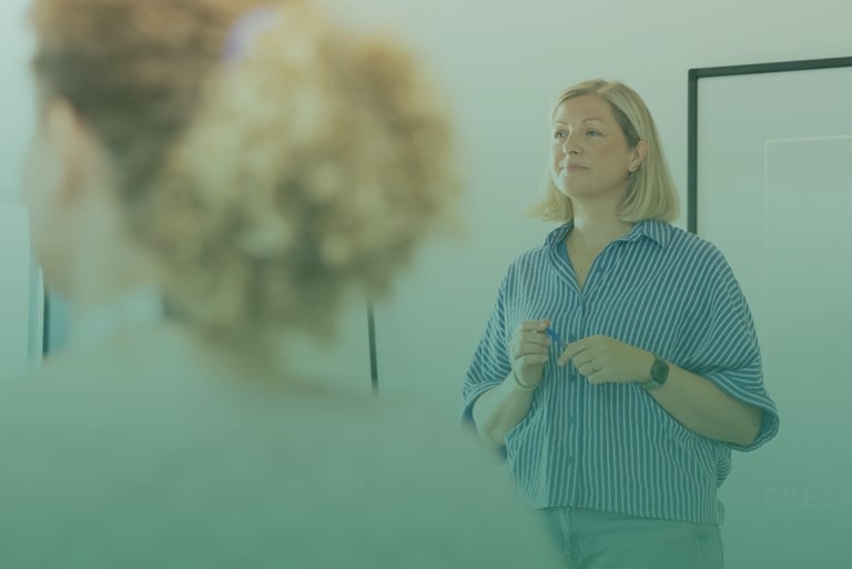 Iris Van Belleghem begeleidt een Lencioni teamcoachingtraject rond vertrouwen en samenwerking