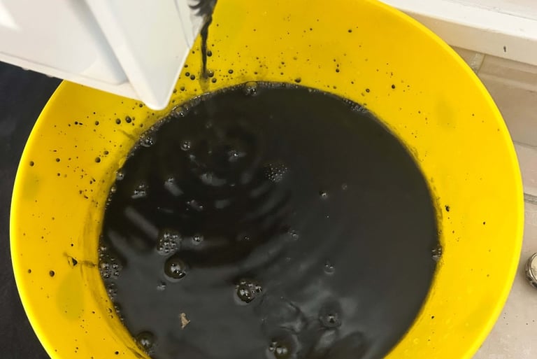 Eau noire dans un radiateur lors d'une purge pour désembouage