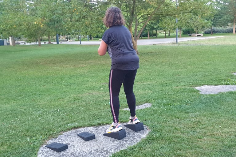 femme squat cuisses fessiers