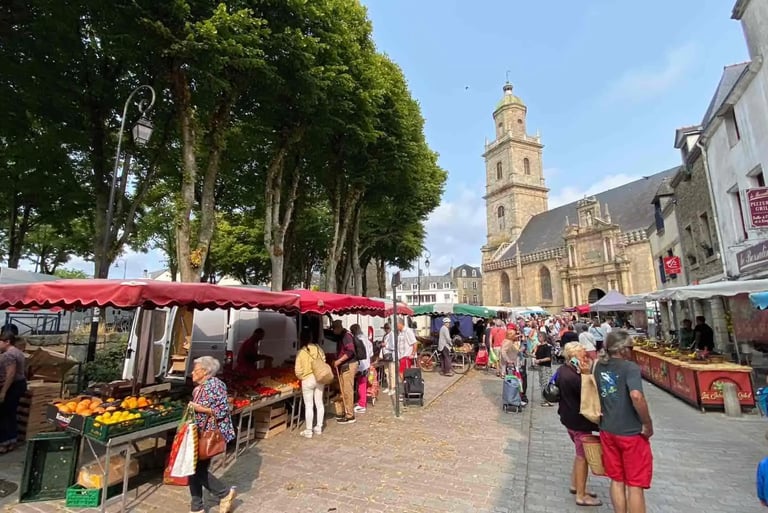 Centre-ville d'Auray avec ses ruelles pavées et bâtiments historiques